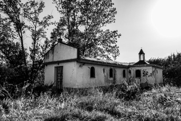 Chiesetta di periferia    (Leonardo Pontieri)
